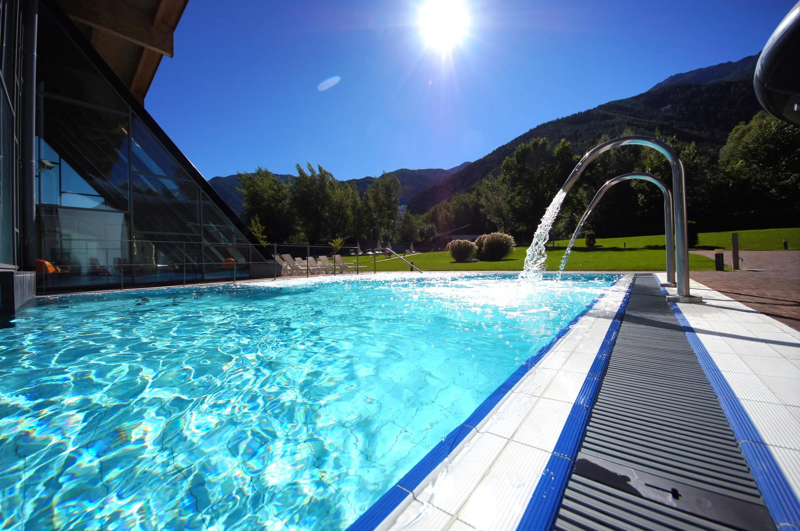 Eine Runde Schwimmen in herrlicher Alpenlandschaft und Südtiroler Sonne - die Panther und ihre Fans erwartet eine tolle Woche in Latsch.