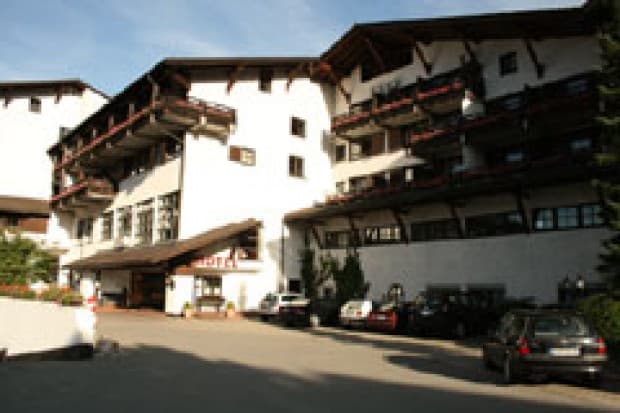 Das Quartier der Panther für eine Woche: Das Riessersee-Hotel in Garmisch. Foto: Oliver Bauer