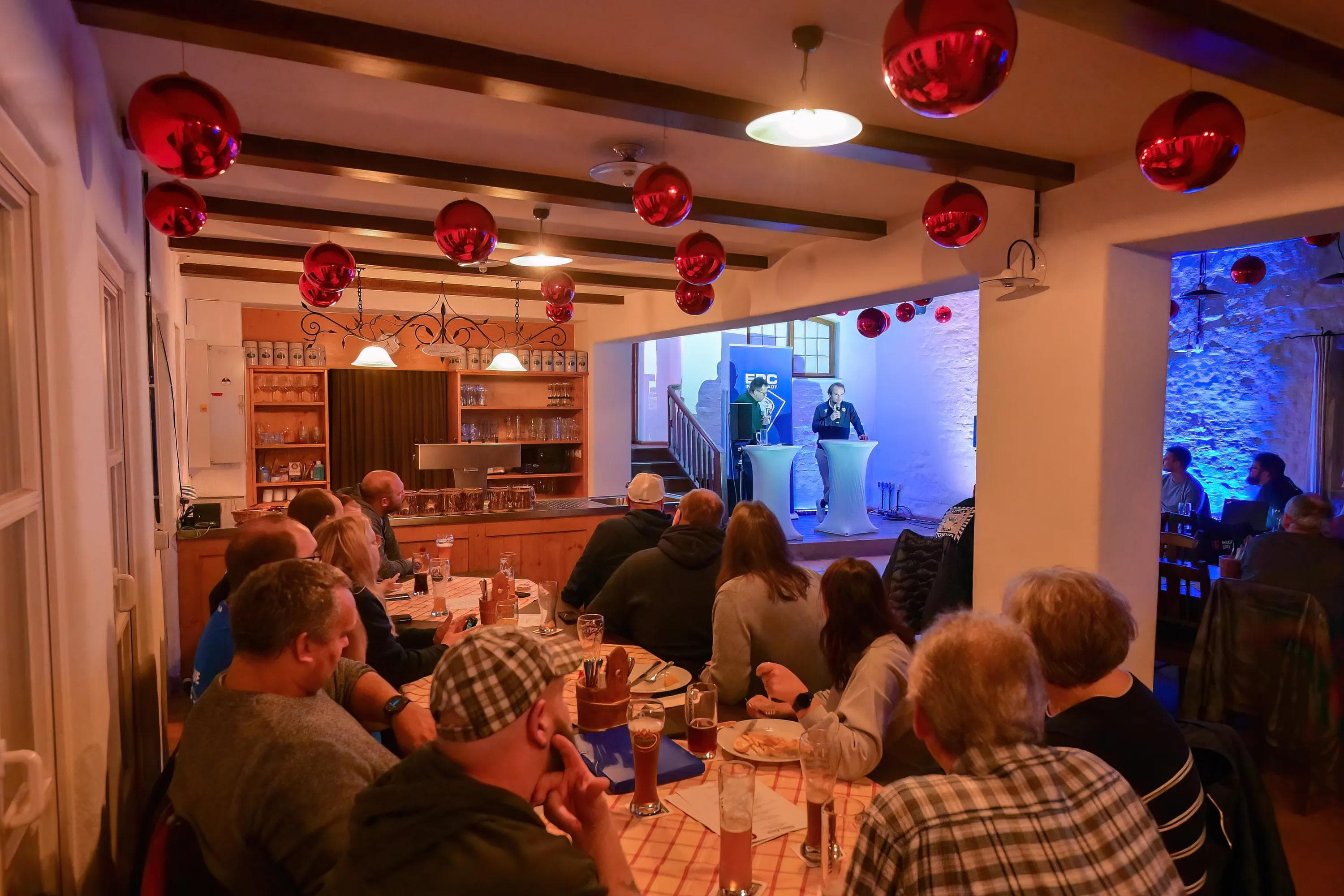 Gut 50 Fans waren in die Antonius-Schwaige gekommen.
Foto: Johannes Traub/JT-Presse.de