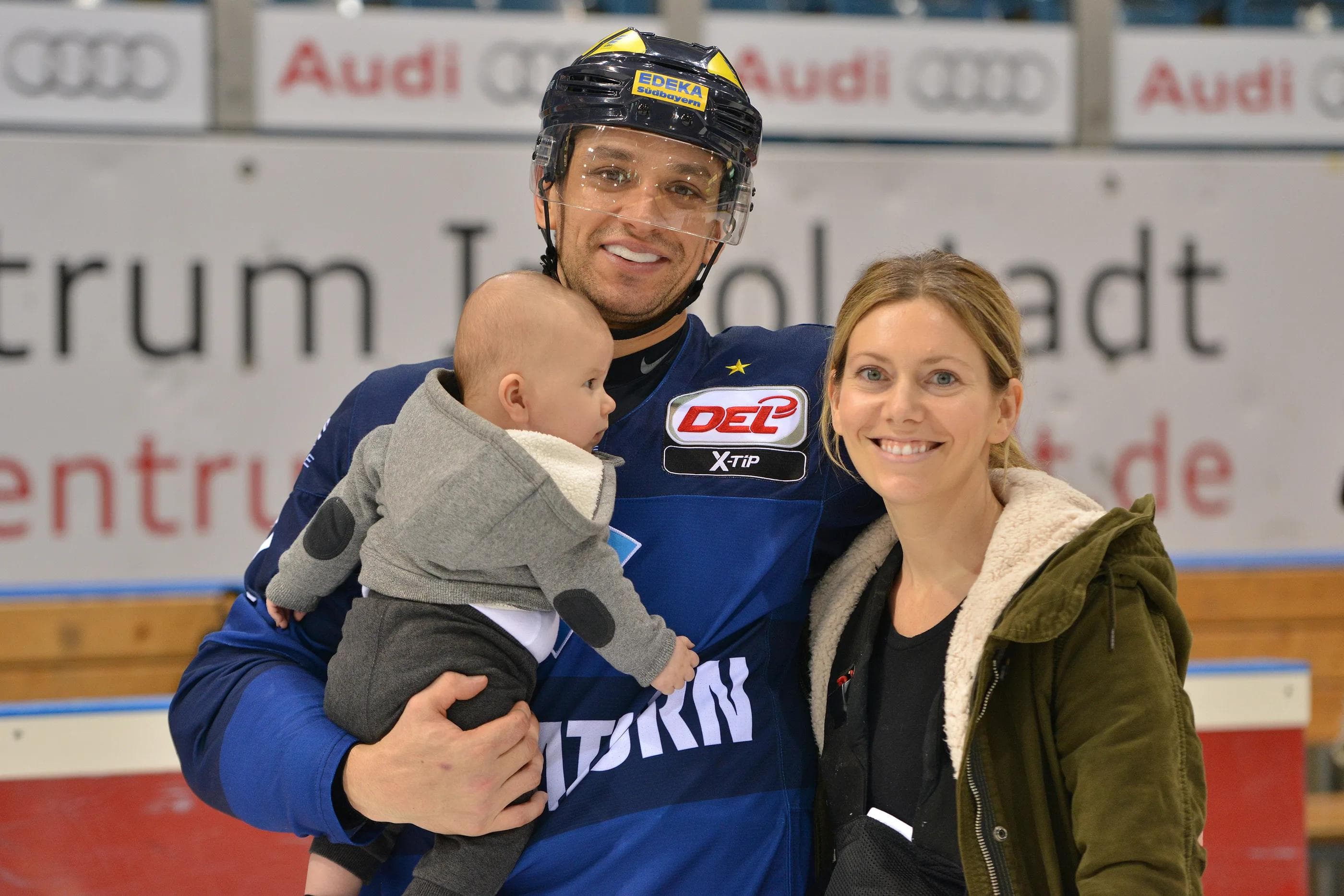 Brian Salcido im Kreise seiner Familie. Foto: ST-Foto.de / Johannes TRAUB