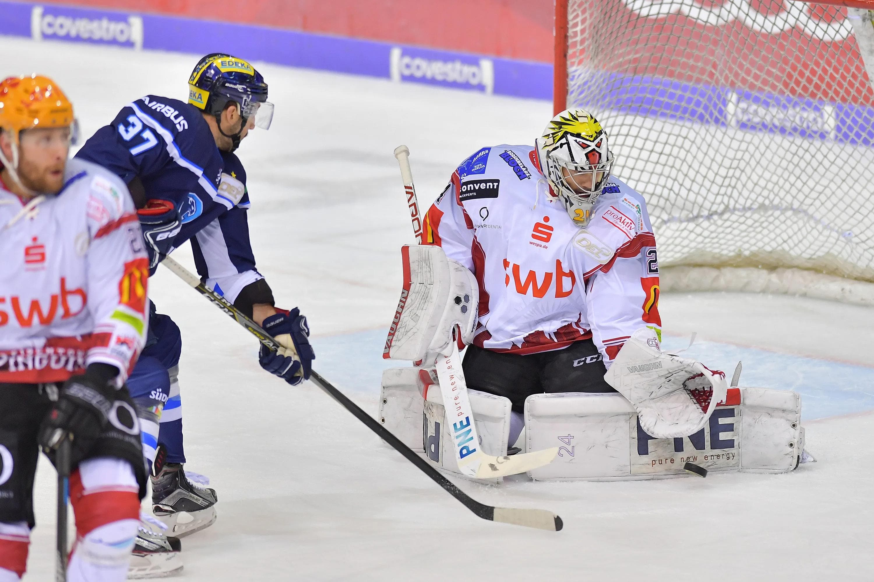 Die Panther gewannen zwei der drei Saisonvergleiche mit den Pinguins.
Foto: Johannes TRAUB / ST-Foto.de