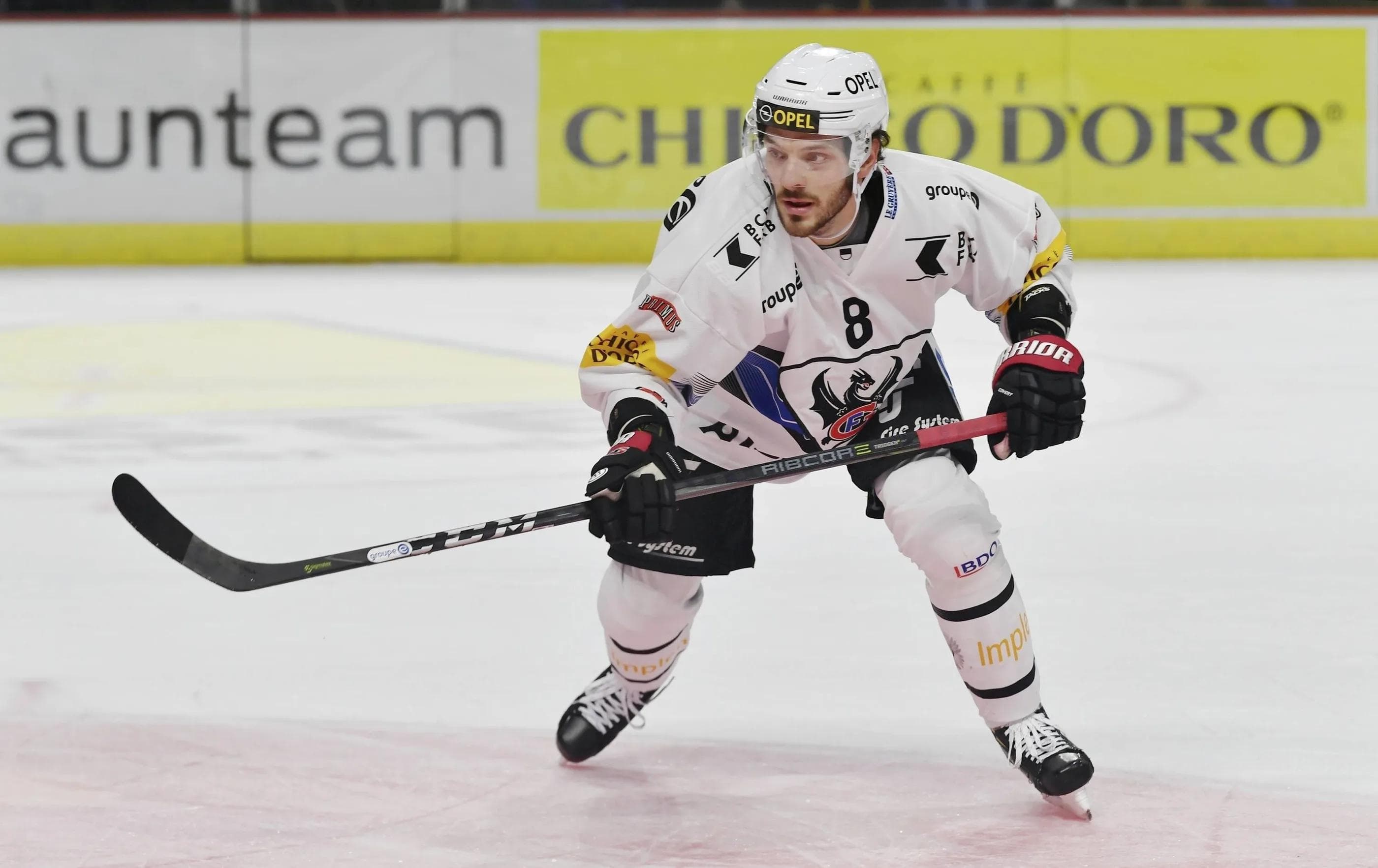 Charles Bertrand bei seiner Station in Fribourg-Gottéron, als er unter dem jetzigen Panther-Coach Mark French spielte. Foto: Imago-Images.de.